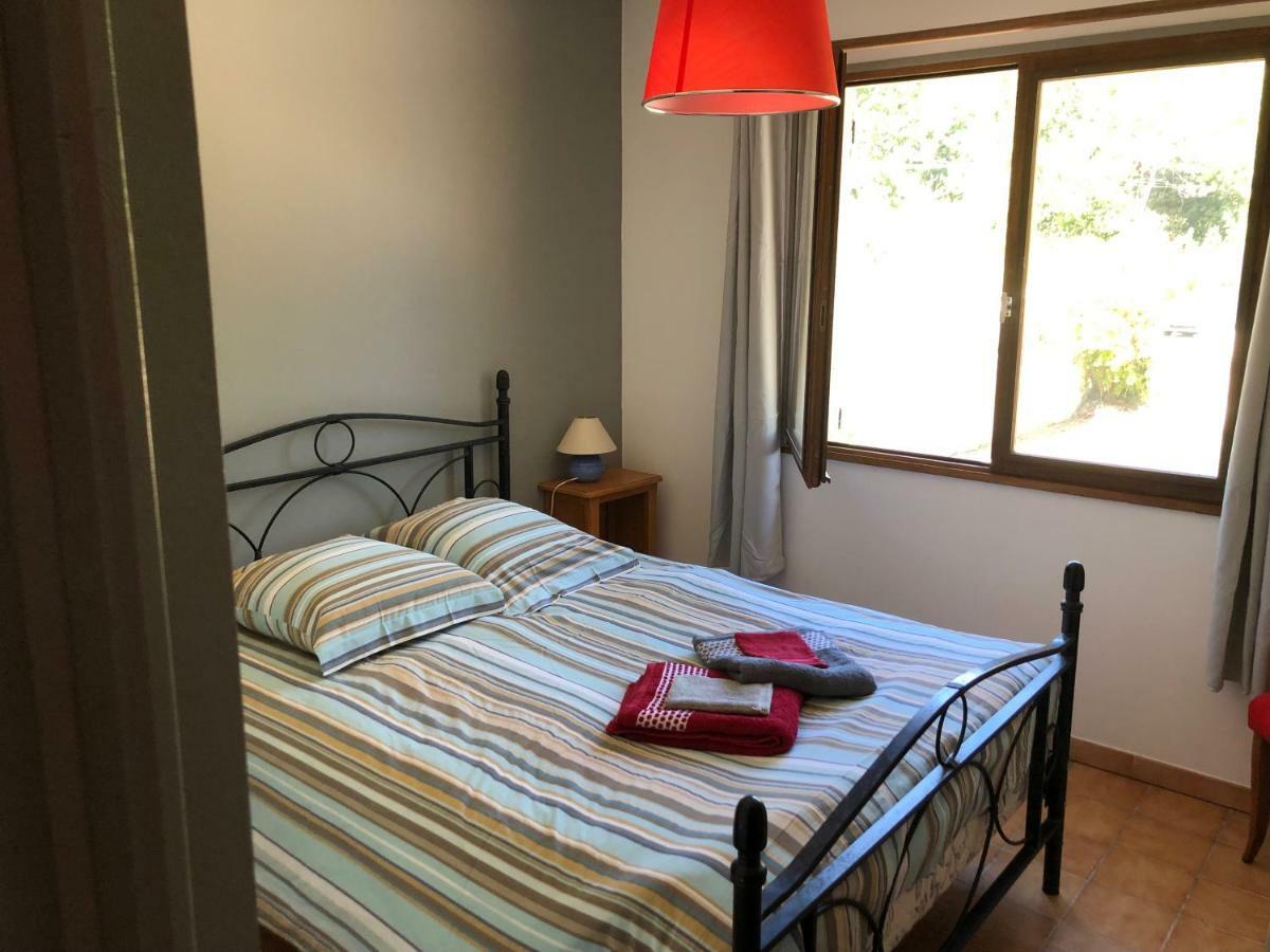 Maison d'en face Salavas Extérieur photo