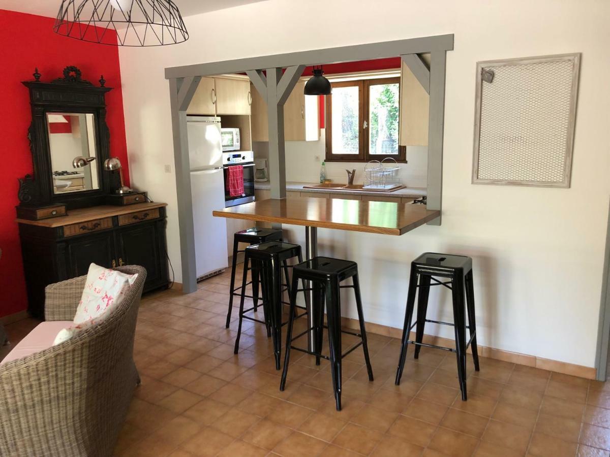 Maison d'en face Salavas Extérieur photo